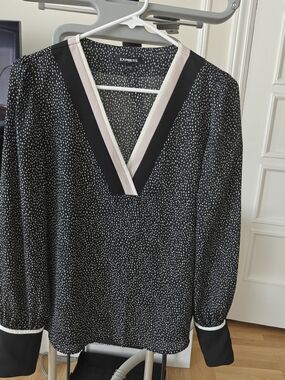 Express Black and Cream V-Neck Long Sleeve Blouse